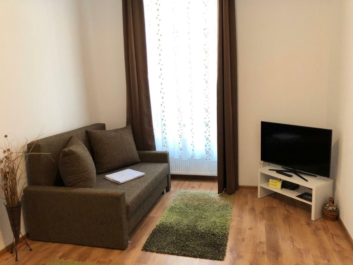 Poppys Apartment Арад Екстер'єр фото